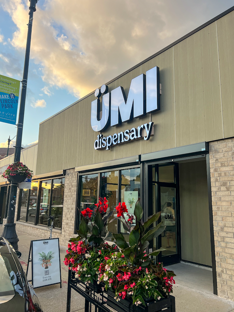 Video tour of ÜMI Dispensary - Lincoln Park retail environment